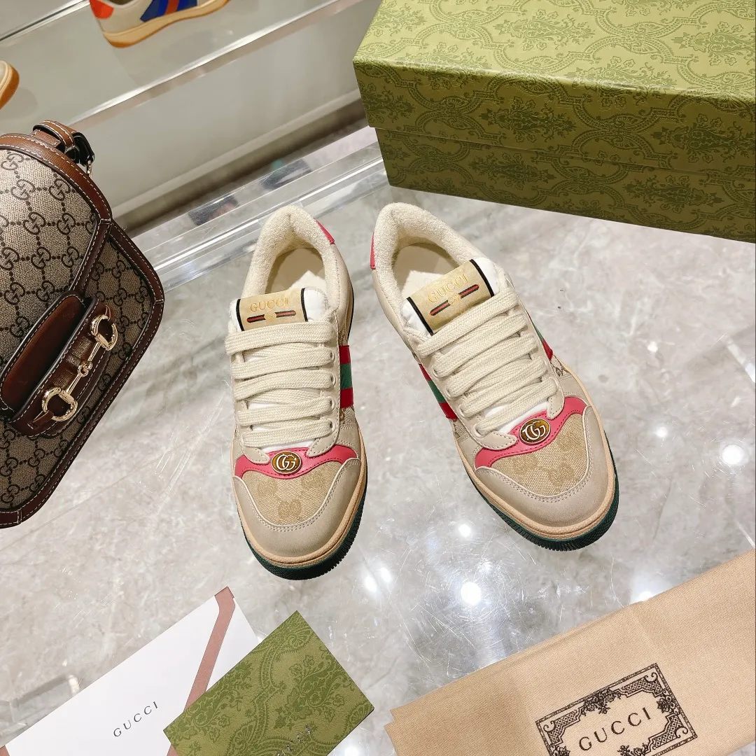 👟👟Ex-factory price 480👟👟 GUCCI’s first generation of dirty shoes was born, adding a star to the luxury world Trendy brands, alternative, magical, retro, etc. are integrated into one. The contrasting colors of cowhide fabrics stimulate the vision. Various combinations and various techniques. ✍ Among them, the Gucci logo pattern is interspersed with design, which is vivid. The cowhide punching process is retro and old, and the logo element of trendy men and trendy women. Original original and correct lining, imported fiber towels, more comfortable, shoe packaging technology increases comfort, beautiful on the outside, more beautiful on the inside, spiritual design 🌼The feet are made of beige matte cowhide, with contrasting distressed fabrics, skillful workmanship, overall color balance, imported pure T👟👟Ex-factory price U sole, no impurities, clear texture, orderly arrangement, wear-resistant and non-slip. Couple model: 34-45
